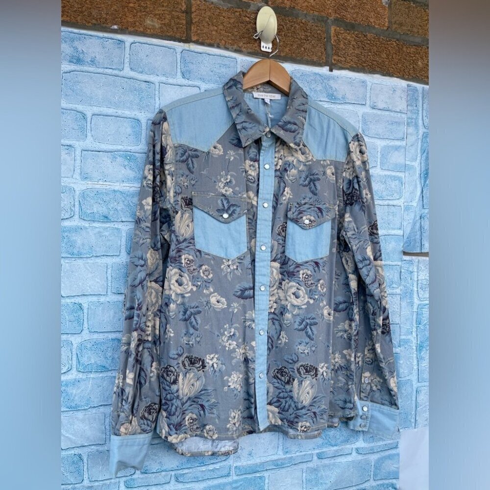 LOVE THE LABEL ANTHROPOLOGIE FLORAL CHAMBRAY BUTTONDOWN TOP LARGE - Picture 5 of 16